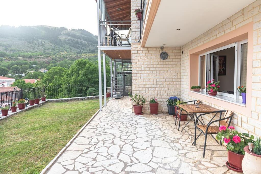 Ferienwohnung Dimitri'S Mountain House Karpenísion Exterior foto